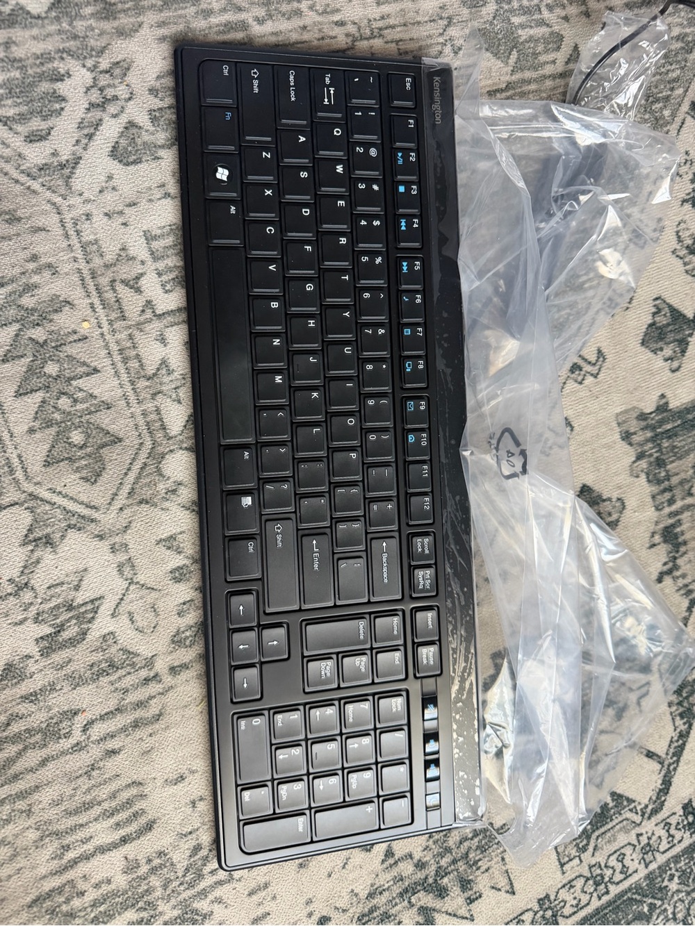 Kensington Slim Type Wired Keyboard (model K72357USA) designed for Windows. - Picture 8 of 13